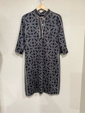 Gretchen Scott Jersey Mandarin Dress in the "Hooplah" print. Size Large Resort
